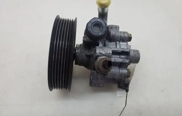 Toyota Avensis Verso Power steering pump 4431042070
