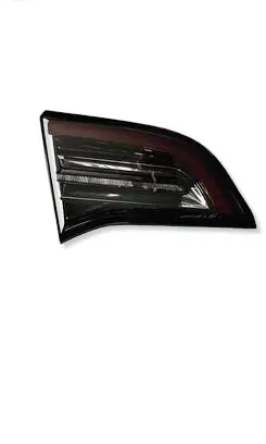 Tesla Model 3 Tailgate rear/tail lights 107740100E 1077401