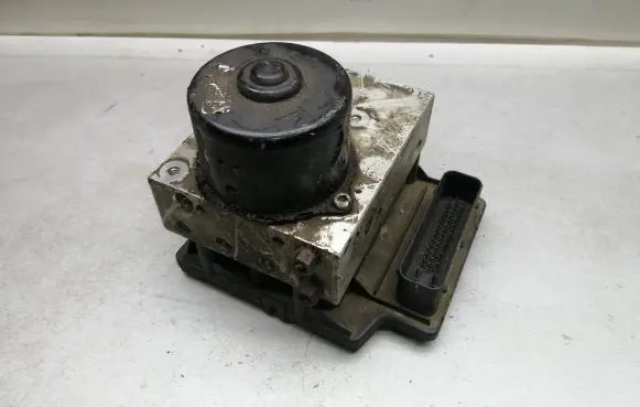 Volkswagen Golf IV ABS Pump 6X0614517 1C0907379