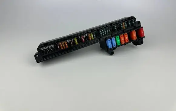 BMW 5 E60 E61 Fuse module 6957330 61146957330 18917