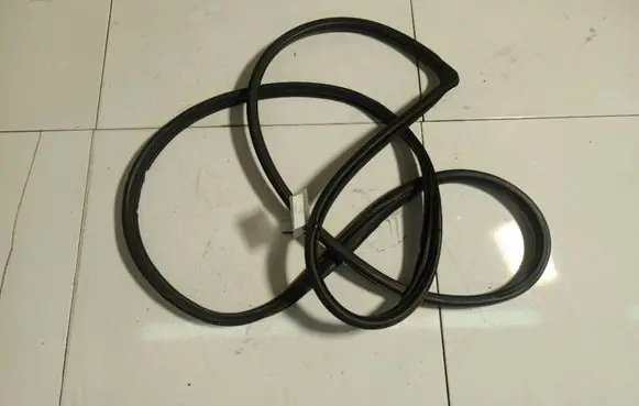 Mazda 2 Rubber seal front coupe door 