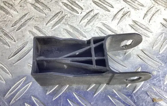 Porsche Cayenne (92A) Radiator mount bracket 7P0121079B