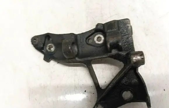 Volvo V50 Engine mounting bracket 9653249480