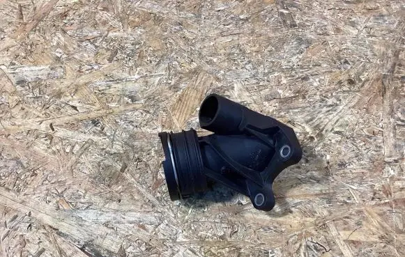 Mercedes-Benz C W205 Engine coolant pipe/hose A2762000256