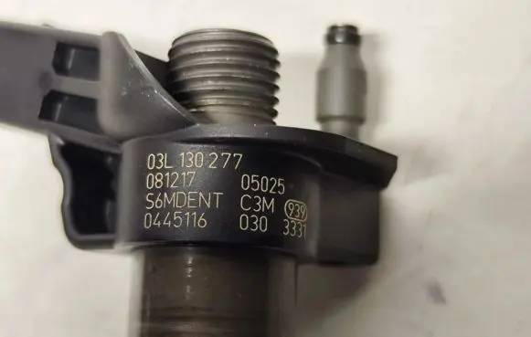 Audi A3 S3 8P Fuel injector 04451160303331 S6MDENTC3M939 03L130277