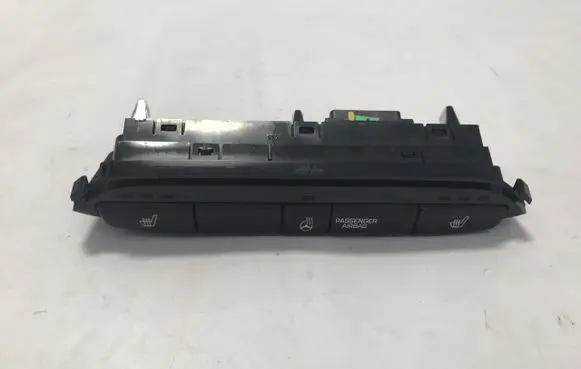 Hyundai i20 (GB IB) Seat heating switch 93700-C8900