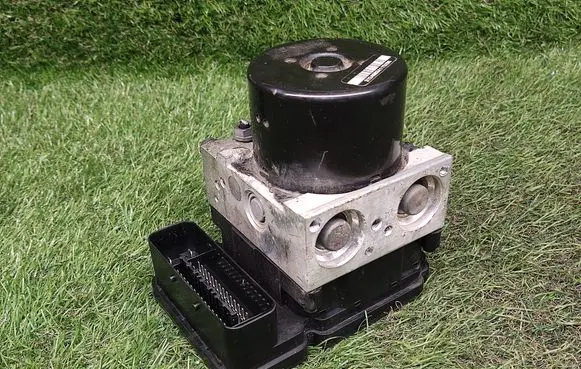 Volkswagen Golf VI ABS Pump 1K0614517CB 1K0907379AT