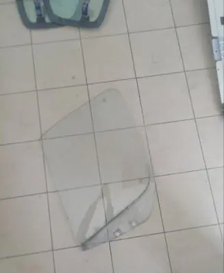 Mercedes-Benz Sprinter W906 Front door window/glass (coupe) 43R001025 E000184 DOT27AS2M320