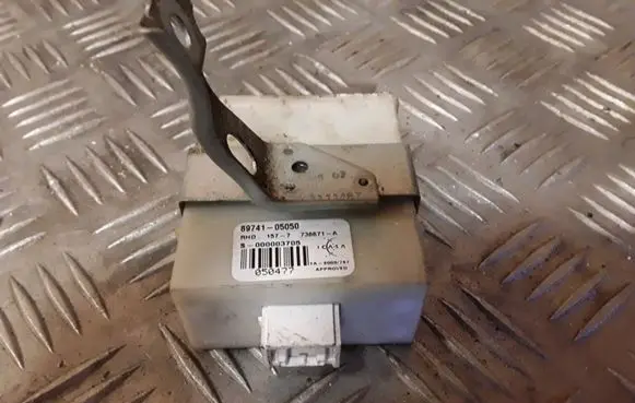 Toyota Avensis T250 Door control unit/module 8974105050 736671A S000003705