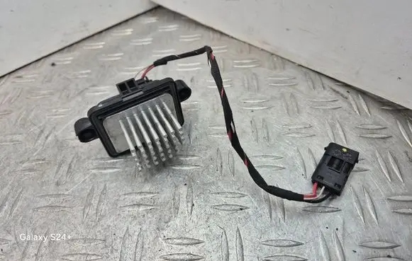 BMW 5 G30 G31 Heater blower motor/fan resistor 4779448 44154779448