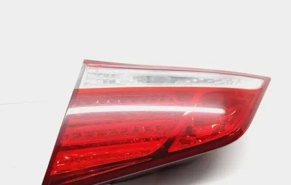 Hyundai i40 Tailgate rear/tail lights 924043Z300