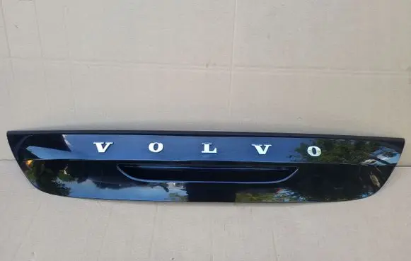 Tailgate trim