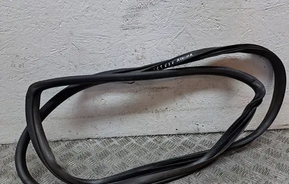 Toyota Land Cruiser (J120) Rear door rubber seal (on body) 6233260040B0