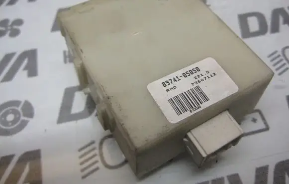 Toyota RAV 4 (XA10) Door control unit/module 89741-05050 73667112