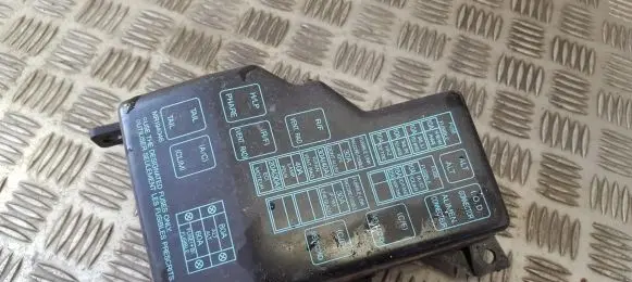 Mitsubishi Space Runner Fuse box set mr194046