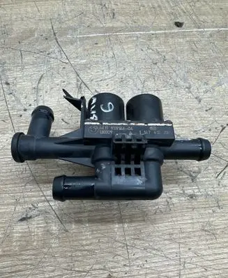 BMW 6 F06 Gran coupe Coolant heater control valve 9119164 130329 1147412200
