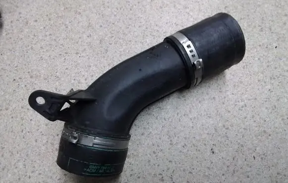 BMW M5 Engine coolant pipe/hose 7843221 7843229