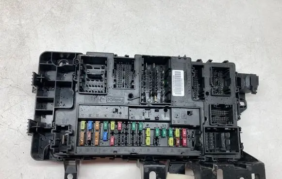 Ford Mustang VI Fuse module GR3T15604 A2C7522550300
