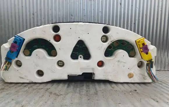 Audi A4 S4 B5 8D Speedometer (instrument cluster) AU0004001