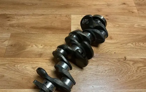 Volkswagen PASSAT B6 Crankshaft 03G105212A