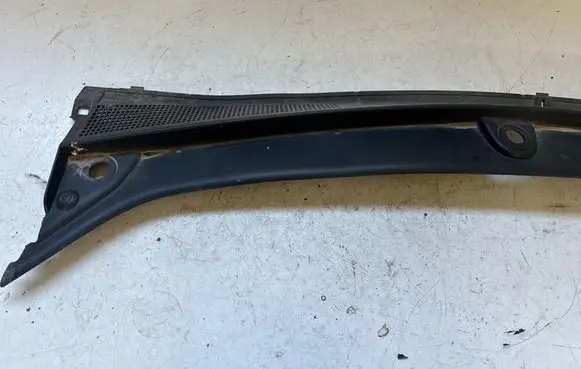 Dacia Sandero II Wiper trim 668113105R
