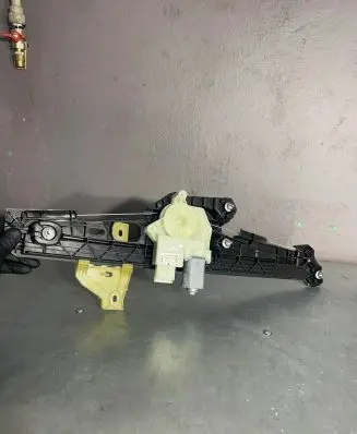 Renault Captur II Front window lifting mechanism without motor 807203293R C98392104