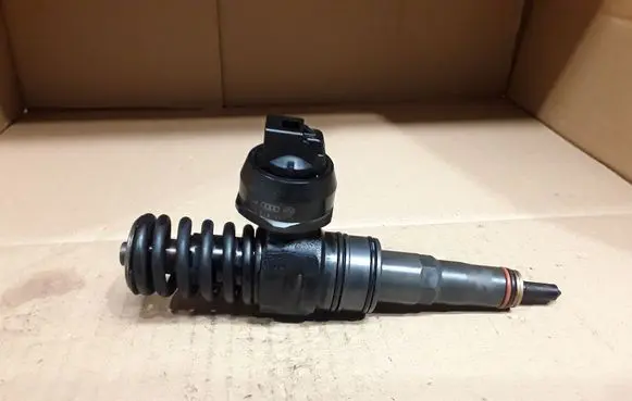 Skoda Octavia Mk2 (1Z) Fuel injector 038130073BN 0414720313