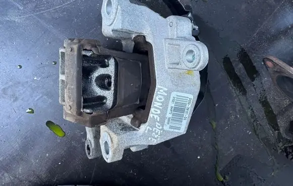 Ford Mondeo MK V Gearbox mount DG937M121DG