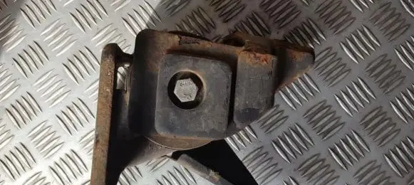Hyundai Sonata Engine mount bracket