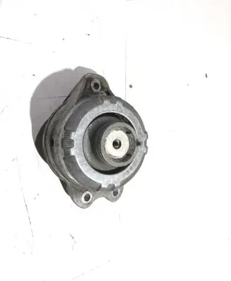 Mercedes-Benz C W205 Engine mount bracket