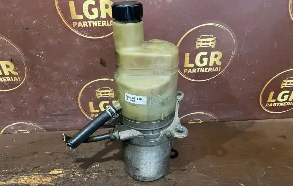 Volvo S40 Power steering pump 30741955