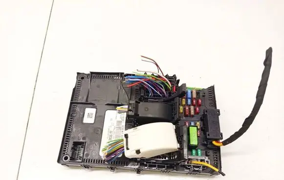 Ford Fiesta Fuse box set f005v03939