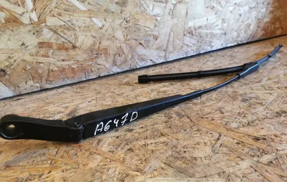Opel Zafira B Front wiper blade arm 13145564
