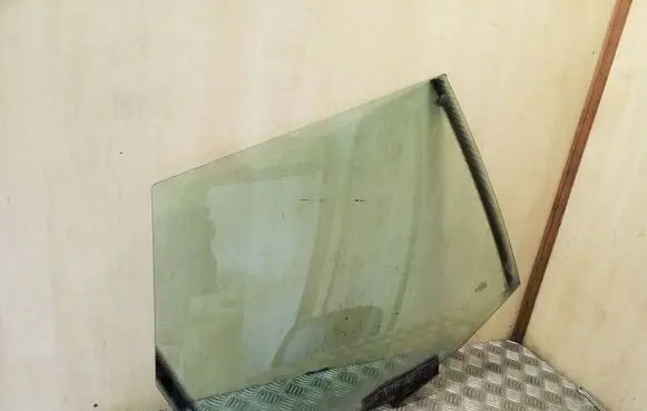 Audi A6 S6 C4 4A Rear door window glass 
