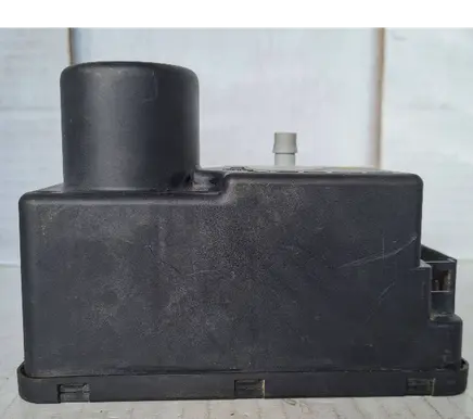 Volkswagen PASSAT B5 Central locking vacuum pump 1H0962257E
