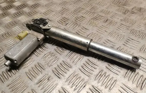 BMW 5 E60 E61 Seat adjustment motor 8321087