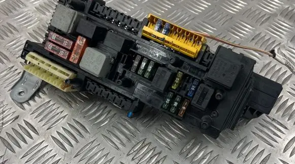 Mercedes-Benz C W204 Fuse module 017187811