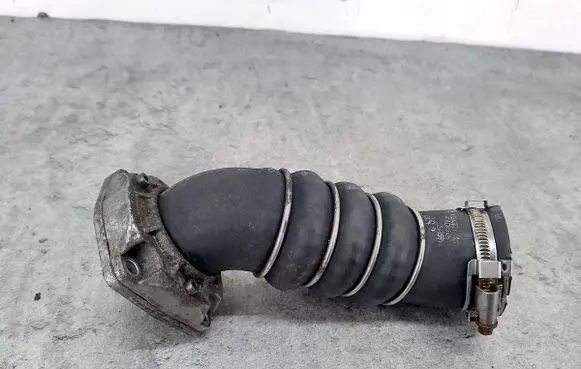 Opel Zafira B Intercooler hose/pipe 13249021