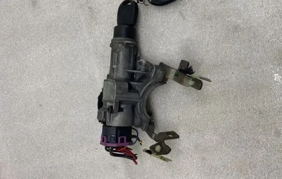 Volkswagen PASSAT B5 Ignition lock 4B0905851A 1998F