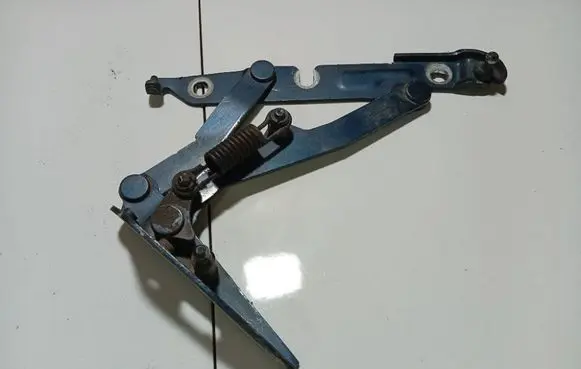 Volkswagen Jetta V Engine bonnet/hood hinges 