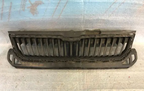 Skoda Citigo Front bumper upper radiator grill