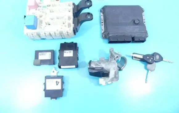 Toyota Avensis T270 Engine control unit/module ECU 89661-05D50 IMPRK1036879