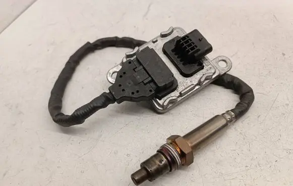 Mercedes-Benz E W213 Lambda probe sensor A0009058011 SNS1005A 0009058011
