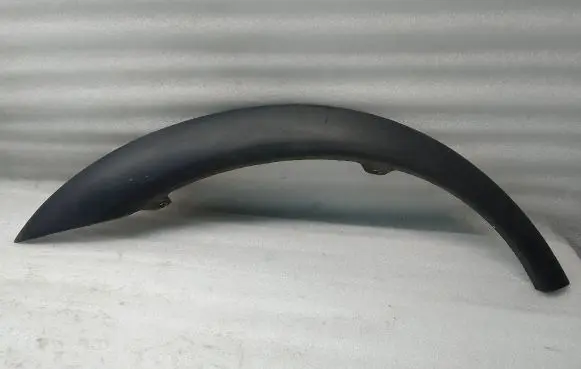 Volvo XC70 Rear fender molding trim 30678046 8620134