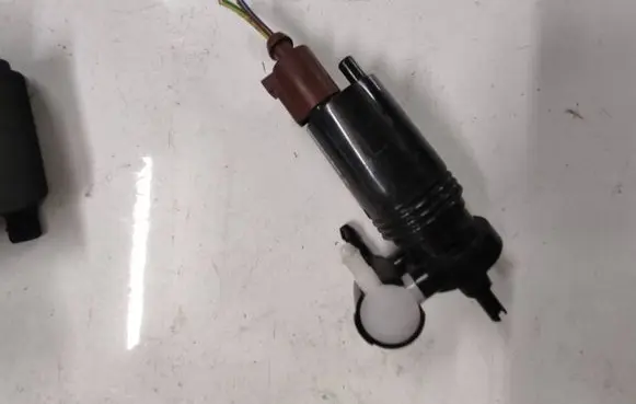 Land Rover Range Rover L405 Windscreen/windshield washer pump 1020133 653291 131205C