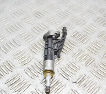 BMW X4 G02 Fuel injector 0261500539 7639990