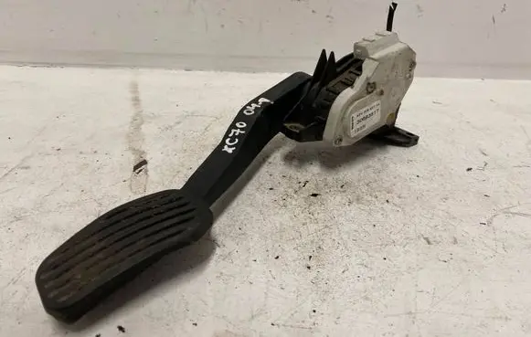 Volvo XC70 Accelerator throttle pedal 30683517 6PV00853714
