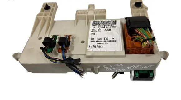 Ford C-MAX I Fuse module 4M5T14A073DJ 00116717 519100804