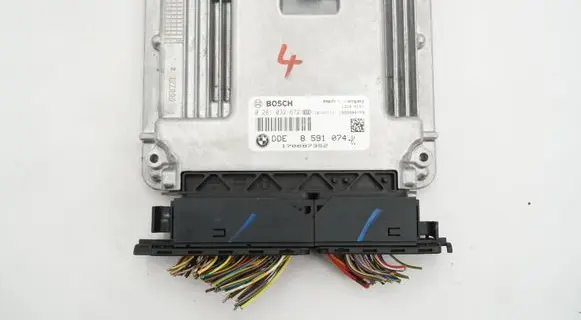 BMW 5 F10 F11 Engine control unit/module 8591074 0281032672