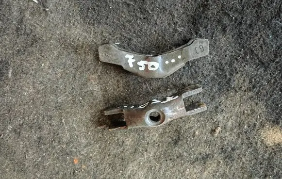 Fiat 500L Fuel Injector clamp holder